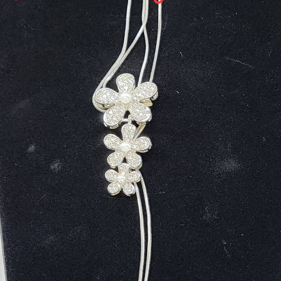 Daisy Chain Necklace - Picture 1 of 2